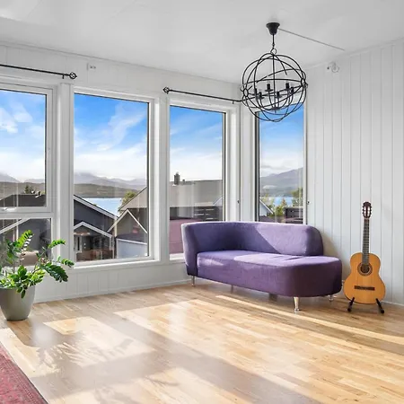 Modern 3 Bedroom With Fantastic View *