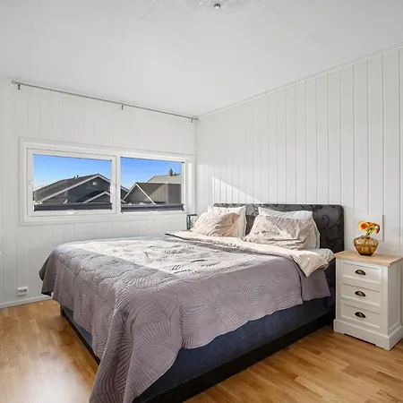 Modern 3 Bedroom With Fantastic View *